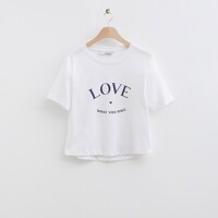 [로엠] 레터링 크롭 티셔츠(2colors) RMHWD37RT4