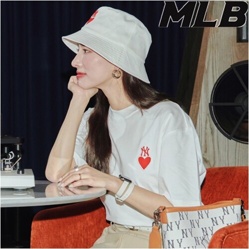 MLB Korea Unisex Street Style Short Sleeves Logo T-Shirts (3ATSH0133-43NYS,  3ATSH0133-43BKS, 3ATSH0133-50IVS) in 2023